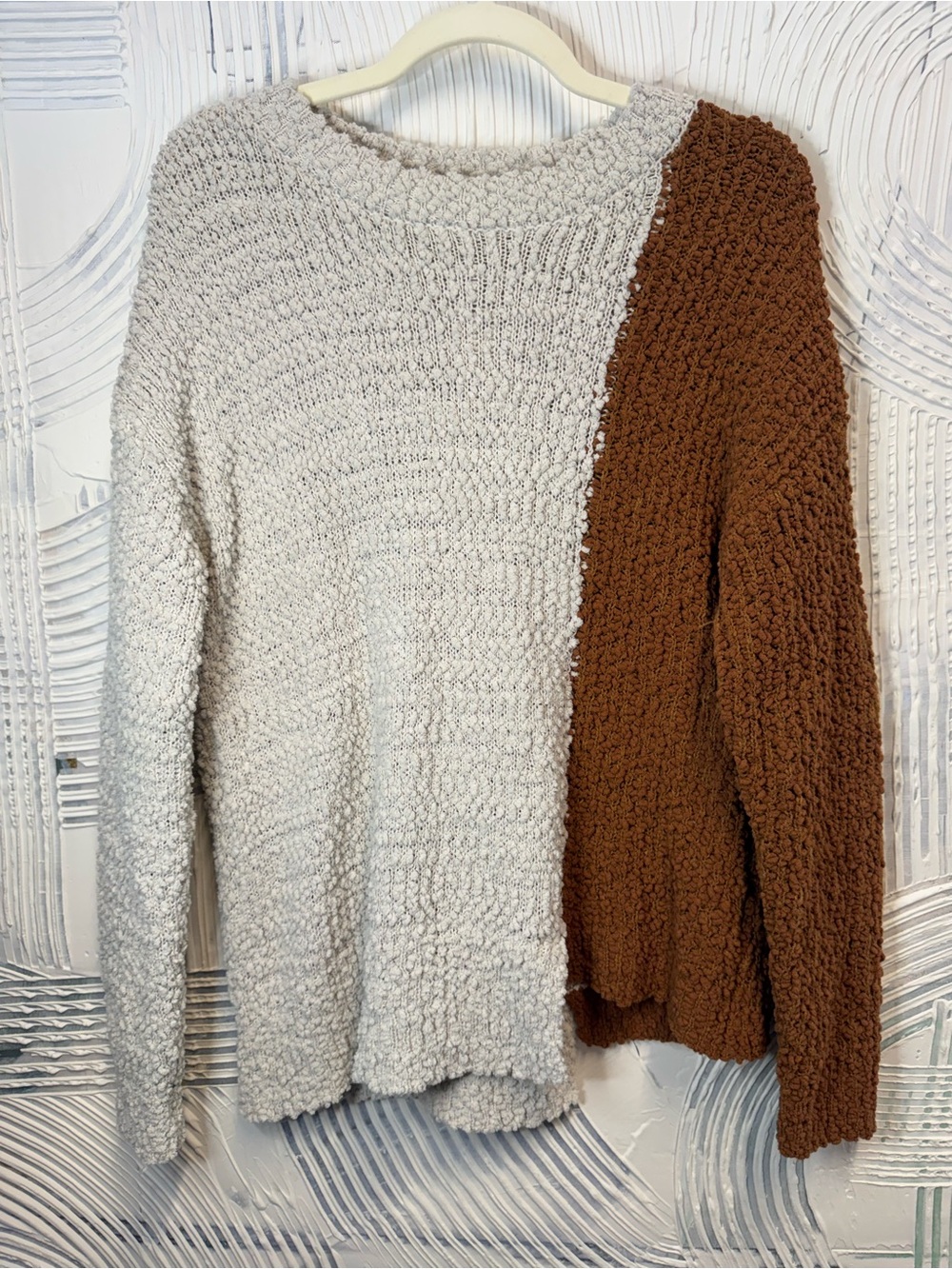 Two-Tone Crewneck Popcorn Sweater in Cream & Brown N0923